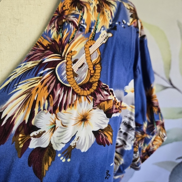 HILO HATTIE | Vintage Hawaiian Button-Up in Blue sz XL - Picture 2 of 4